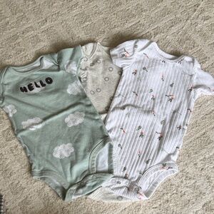 3/$16!!Carter's 3-Pack Baby Bodysuits in Mint, Cream, and White